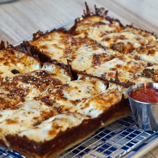 LARGE DETROIT CHEESY GARLIC BREAD EVERYTHING BAGEL SEASONING