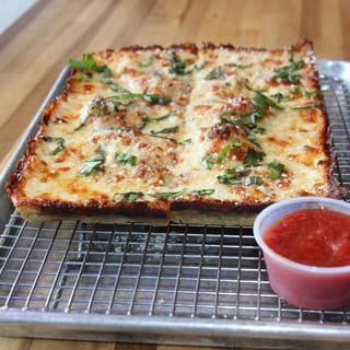 LARGE DETROIT CHEESY GARLIC BREAD