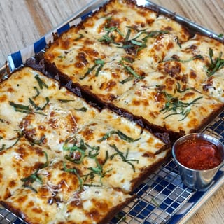 LARGE DETROIT CHEESY GARLIC BREAD